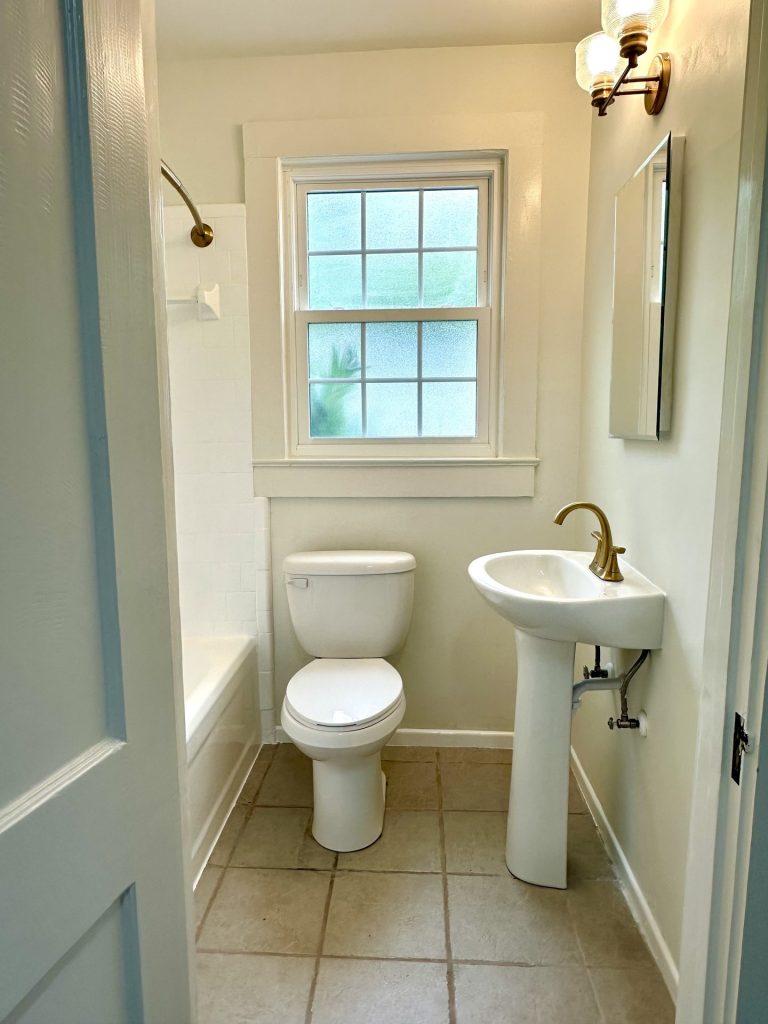 Bathroom in Unit 3 at 715 1st St SE Apartments