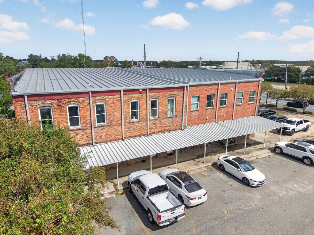 Rear exterior of Colquitt Lofts with its covered walkway, Moultrie, GA