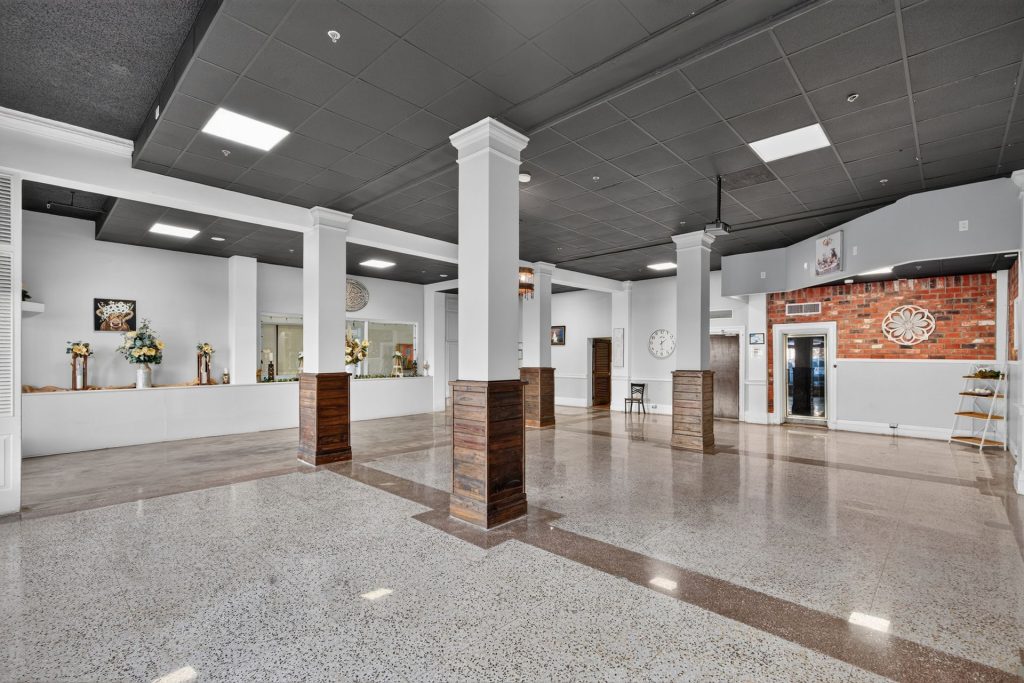 Colquitt Tower Suite 103 dining room columns, Moultrie, GA