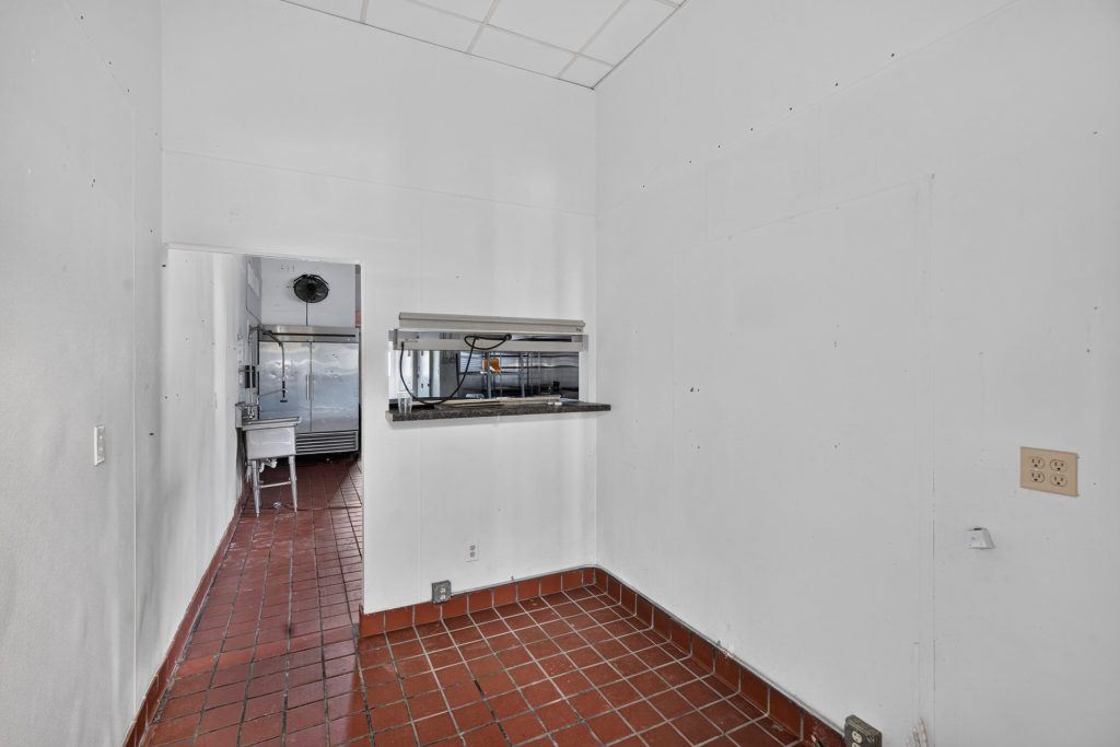Colquitt Tower Suite 103 wash station, Moultrie, GA