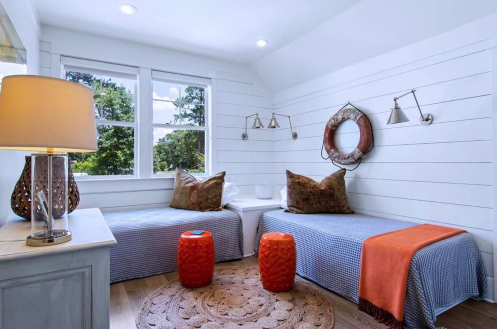 Twin bedroom at the Lake Blackshear vacation home, Warwick, GA